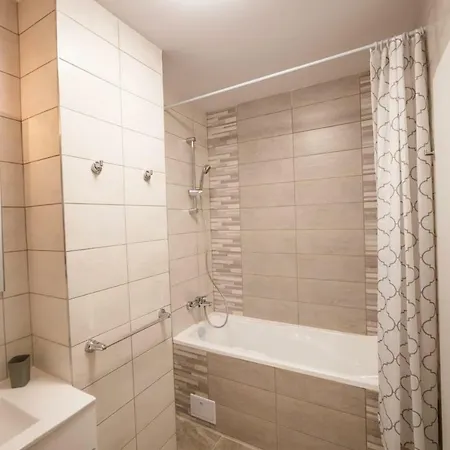 Апартаменти Apartament Sunnyhome Брашов